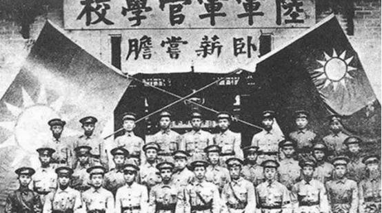 黄埔一期这帮人到底有多离谱？半年速成毕业，结果二十五年仗全让这帮同学给包圆了——