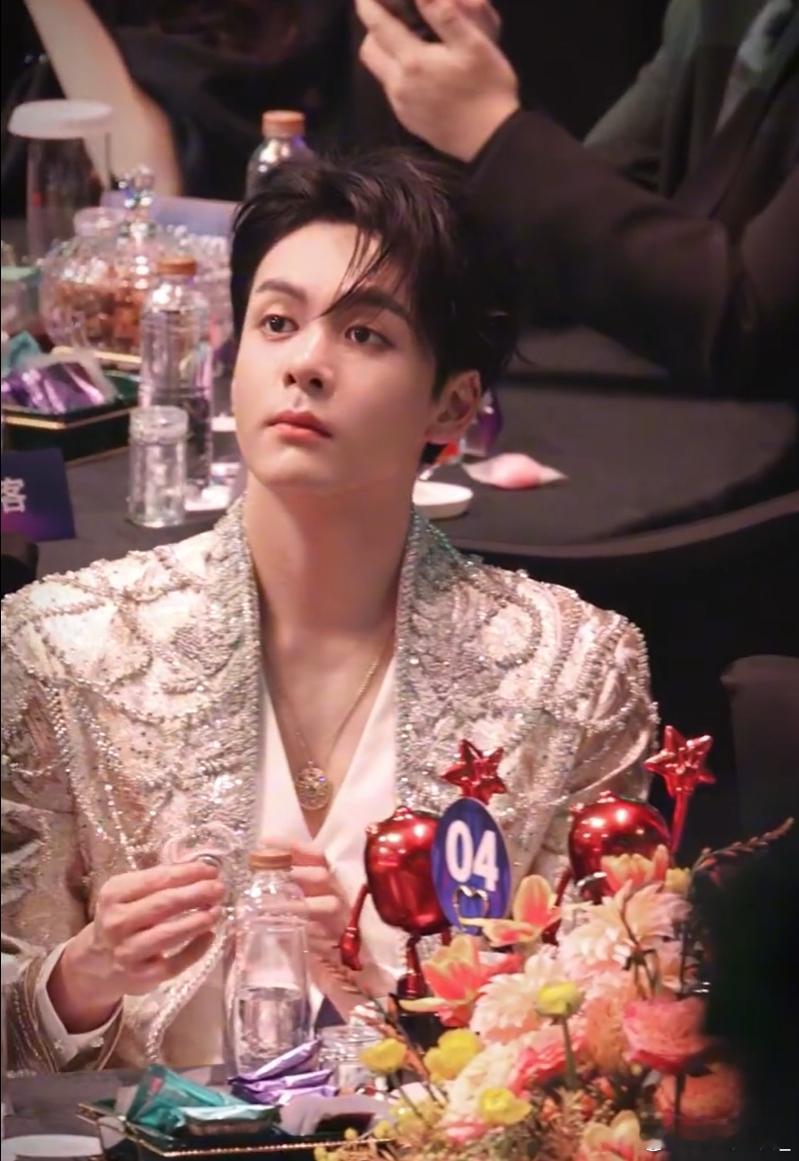 曾舜晞尖叫之夜都在盘的“赛博盘串”，果然质感和潮流感双在线🔥 金属段落感解压又