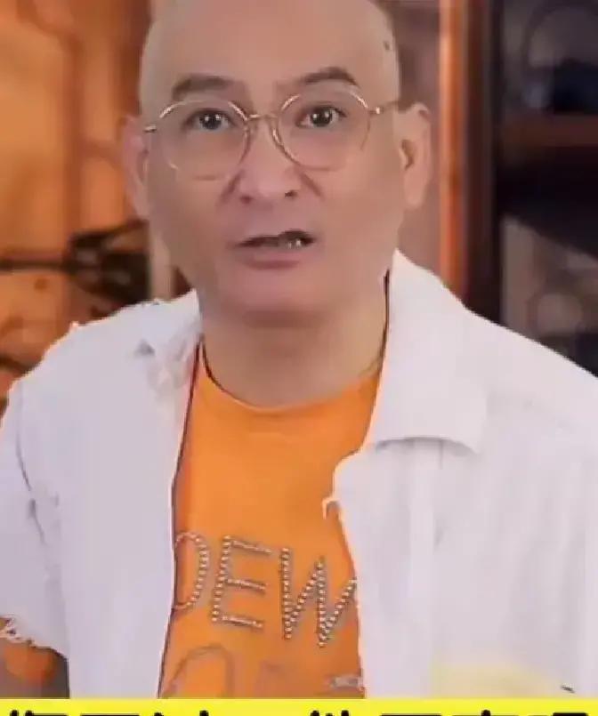 一觉睡醒
 
是不是全网都知道了。
 
近日深夜，谢雷在直播爆料，称这些年为师父