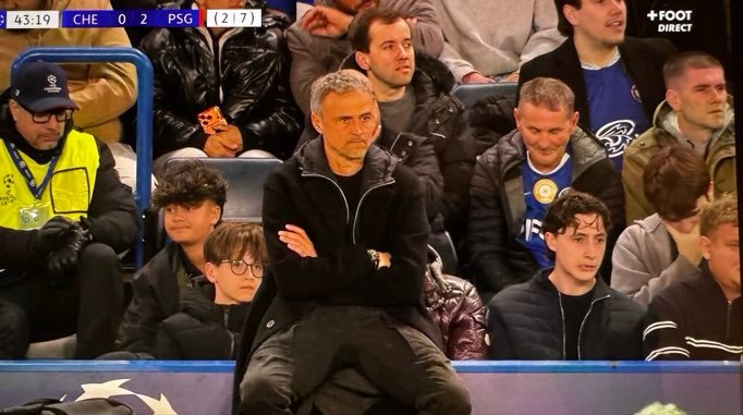 欧冠  📣🔴🔵路易斯·恩里克在新闻发布会上说：“这并非教练的功劳。我的球员