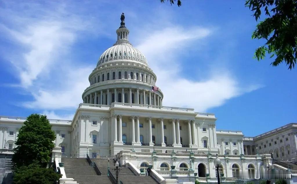 白宫为什么叫白宫？那是因为美国曾经侵略加拿大，反被加拿大和英国联军打到了华盛顿，