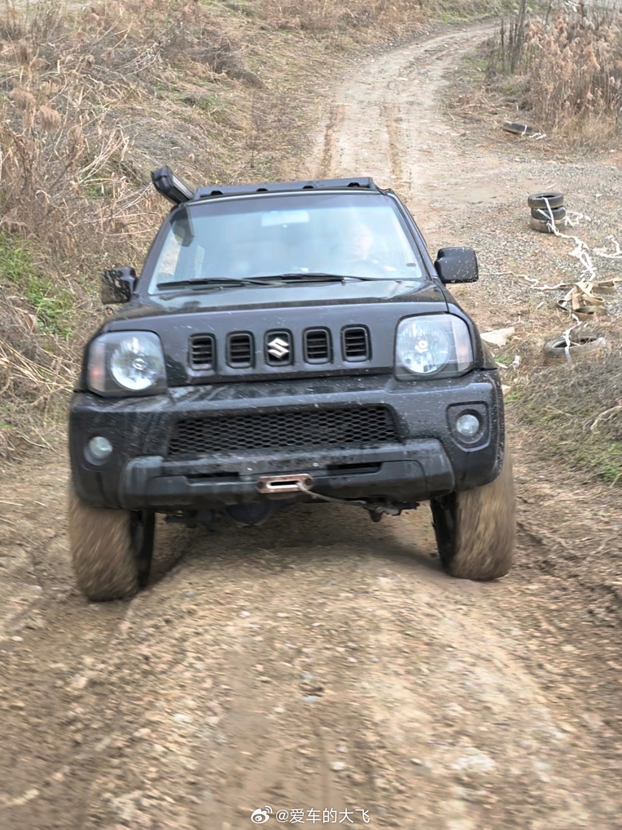 买了个三代吉姆尼之后最近一直在纠结这两辆吉姆尼要不要卖掉一台，留哪辆？今天干脆直