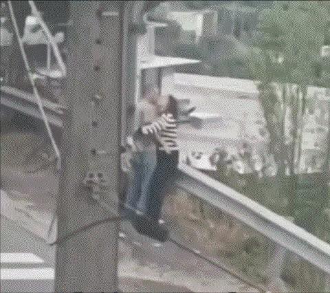 亲密的忘乎所以，就是悲剧发生的开始。