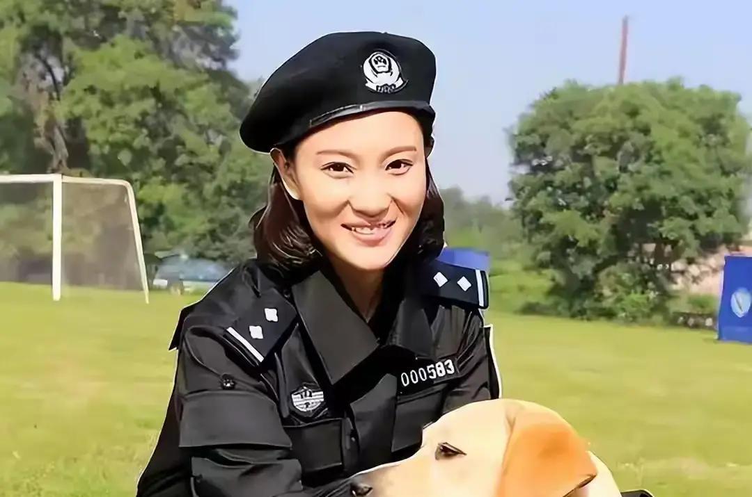 快讯！
侯梦莎突然宣布了。
2025年5月7日，侯梦莎和毛毅在网上公开怀孕，8月