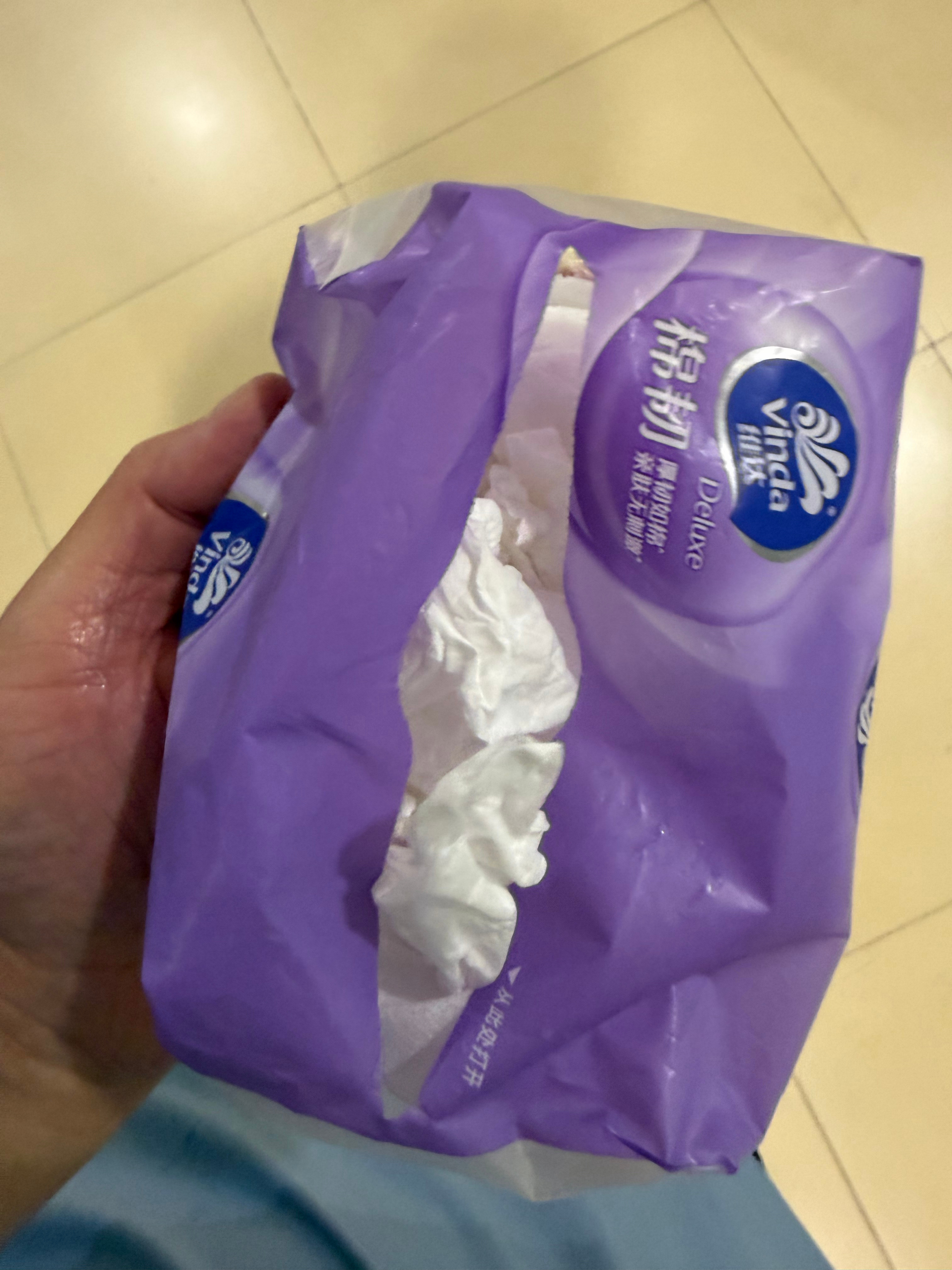 量大，又白，还很腥，我自己都嫌弃。 