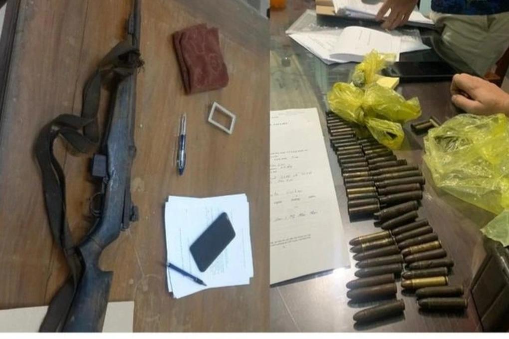 越南两名藏匿军枪和子弹的嫌疑人被捕
居住在越南嘉莱的 丁科 和 Rmah Bro