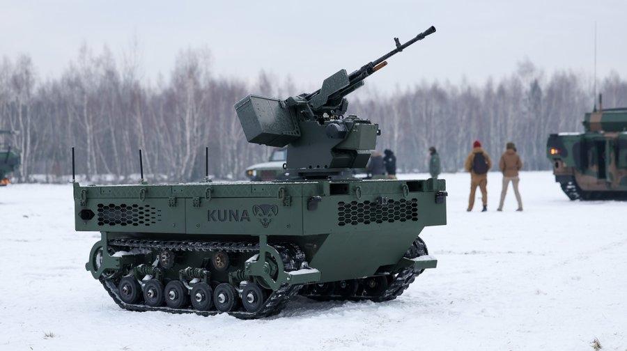 波兰WITPiS 公司的 Kuna 武装版无人陆地平台，带有雅致的貂形标志。也是