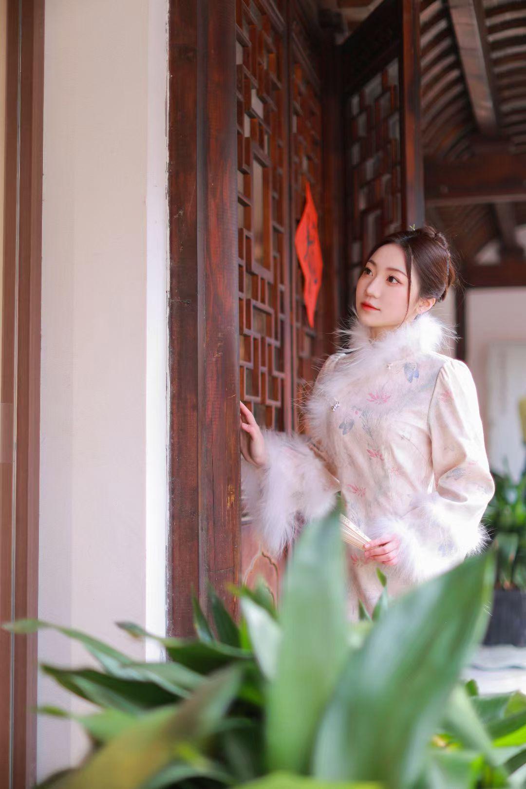 一袭旗袍，气质如兰。
