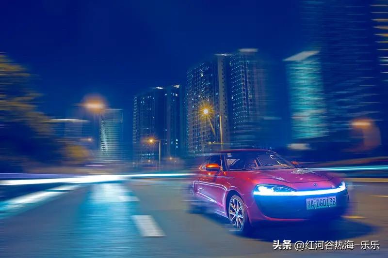 现在房圈关于房价的争议点不是房价涨不涨。
而是房价什么时候涨。
只要把时间拉长，