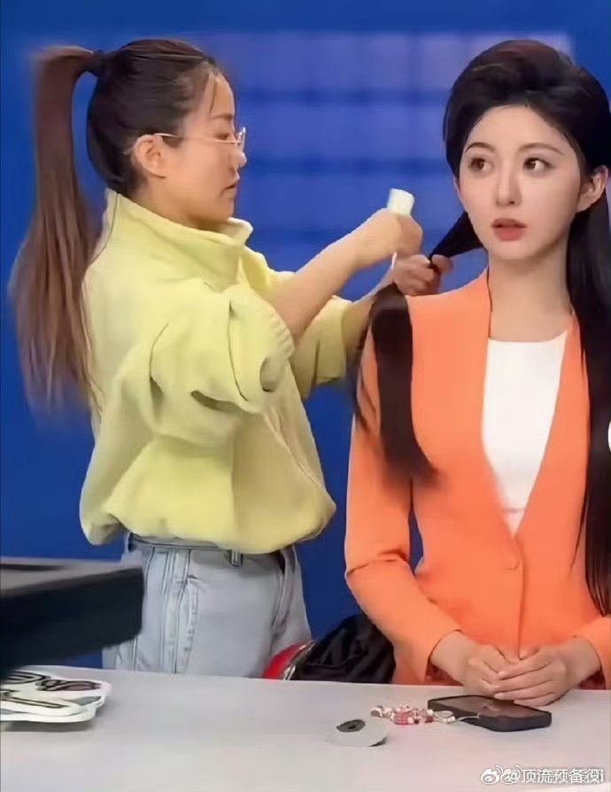 素颜惊艳，艺考女孩颜值爆表！小脸庞大五官，天生丽质难自弃，这就是传说中的素颜女神
