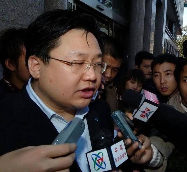 44岁的徐明，本是商界风华正茂的年纪，却在狱中猝然离世，留下一个分崩离析的百亿商