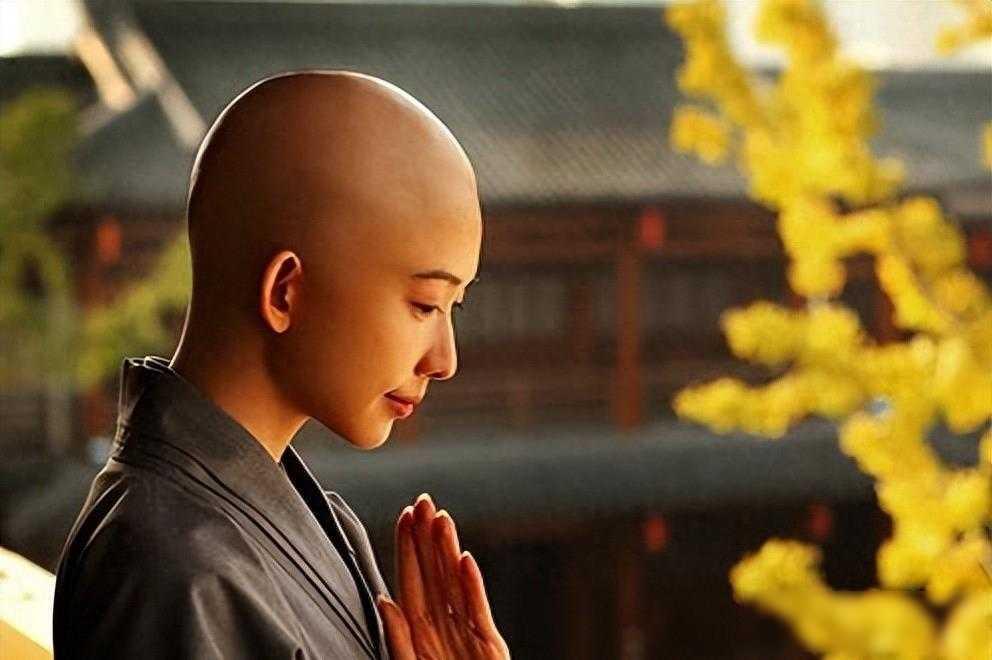南宋时期，俊秀状元郎张孝祥看上了一位女尼姑，女尼姑将他大骂一通后，转身就跟张孝祥