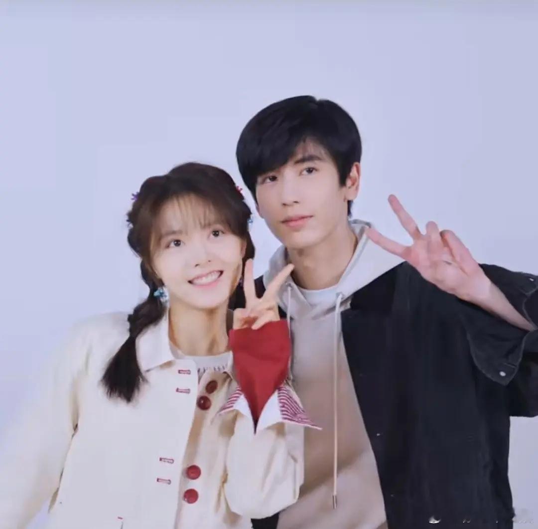 张凌赫赵今麦这新剧造型怎么这么土啊…… ​​​