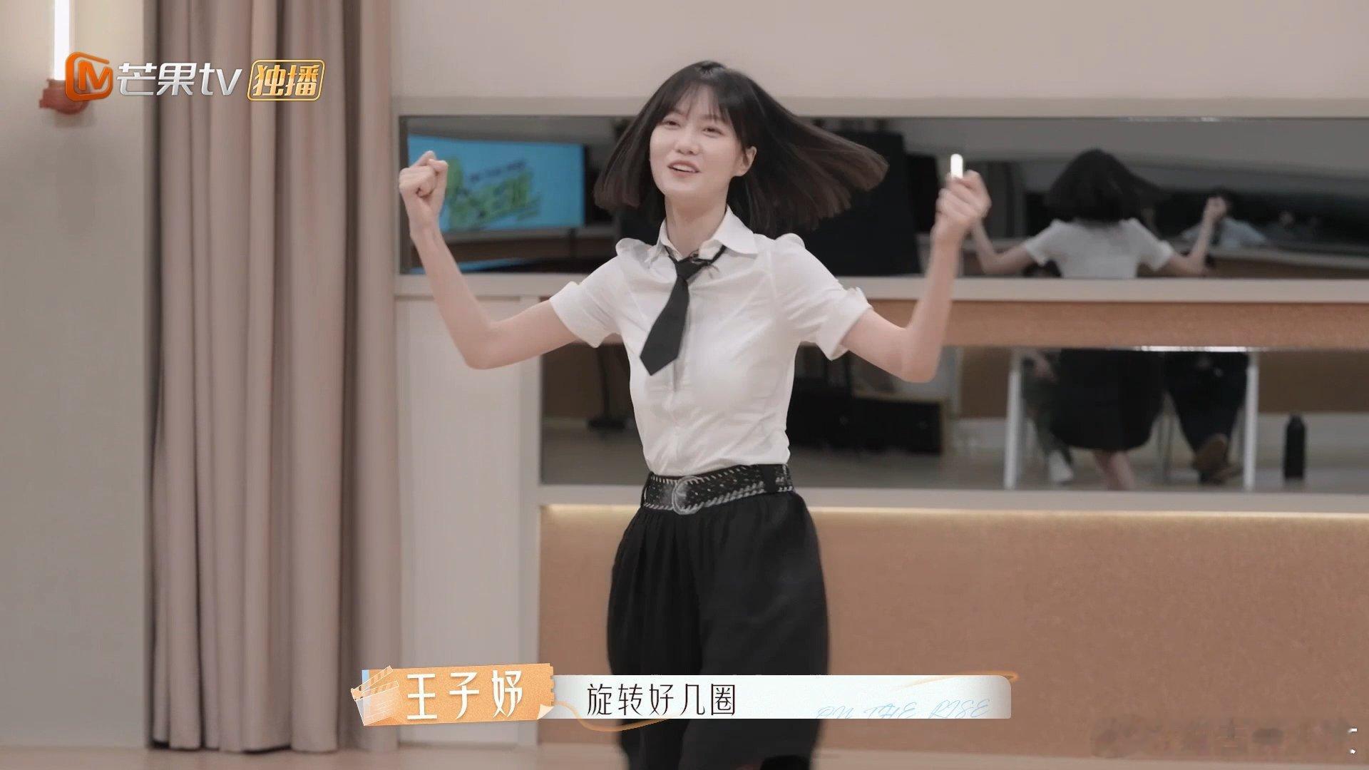 #王子妤一人抱起185斤小伙子##芒果新生班搭档季#怪力女孩王子妤超厉害，竟一人