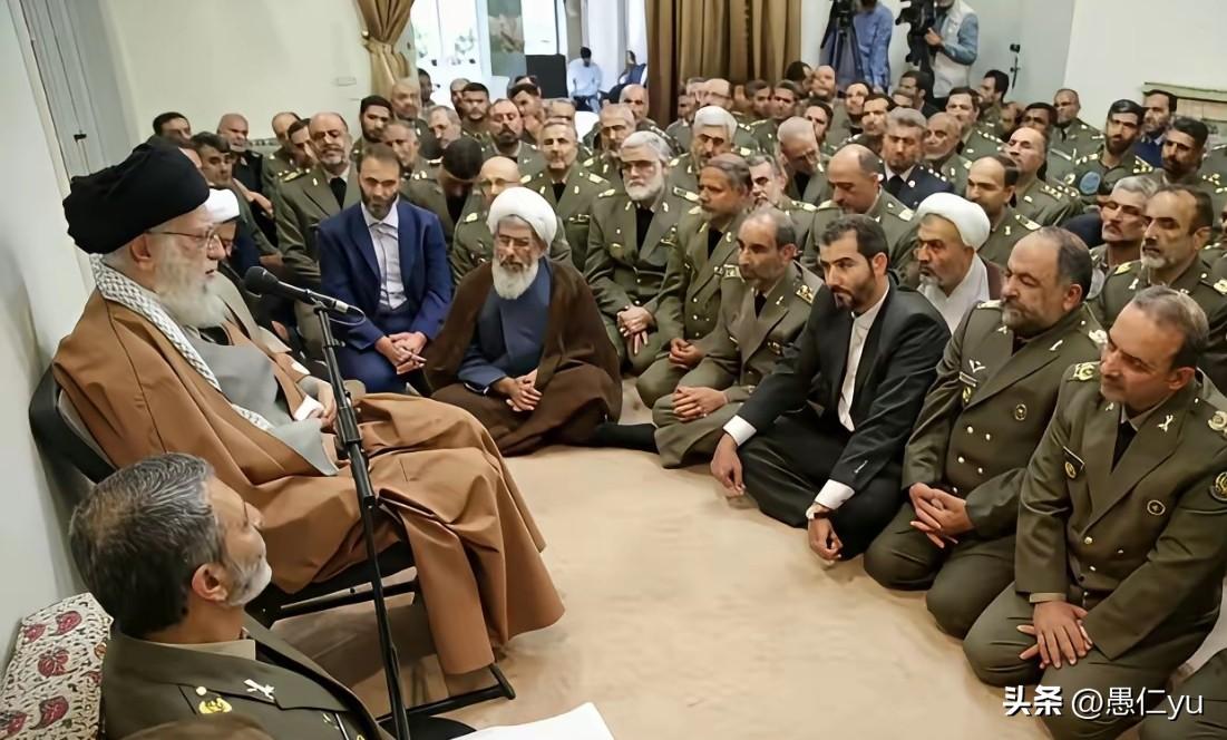 伊朗、以色列、美国三国战前开会的照片（从左至右），有网友试图用会上严谨、服从等预