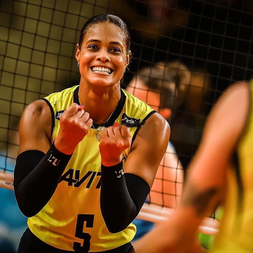 鸭姐赛场上情绪价值拉满不知道的以为要勇夺奥运冠军和最佳副攻实际上7扣3中，3拦1