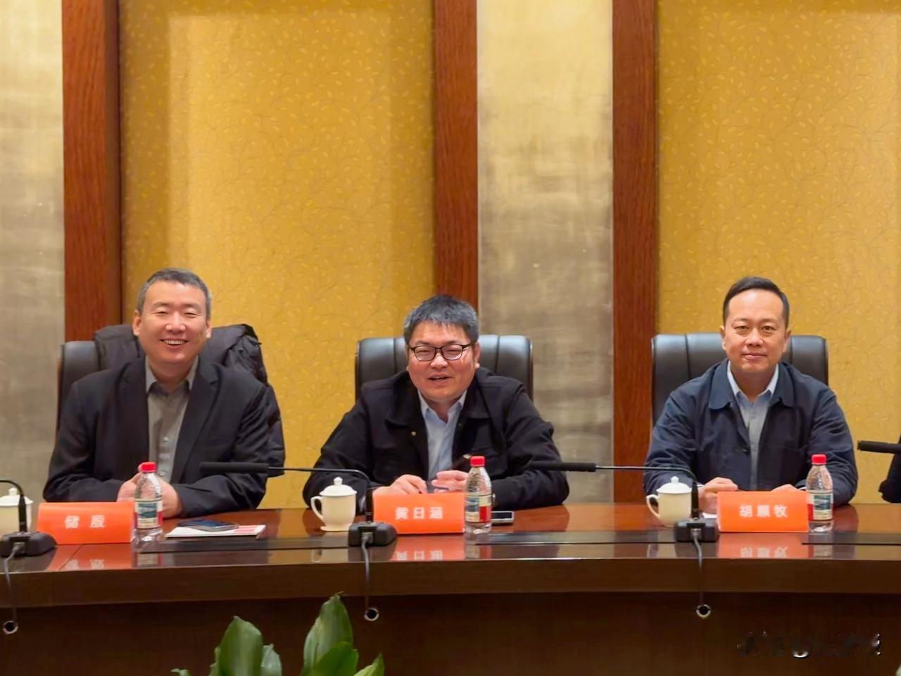 人与人最大的不同在于认知不同
只有三观接近的人
才能互相理解
对于三观不同的人