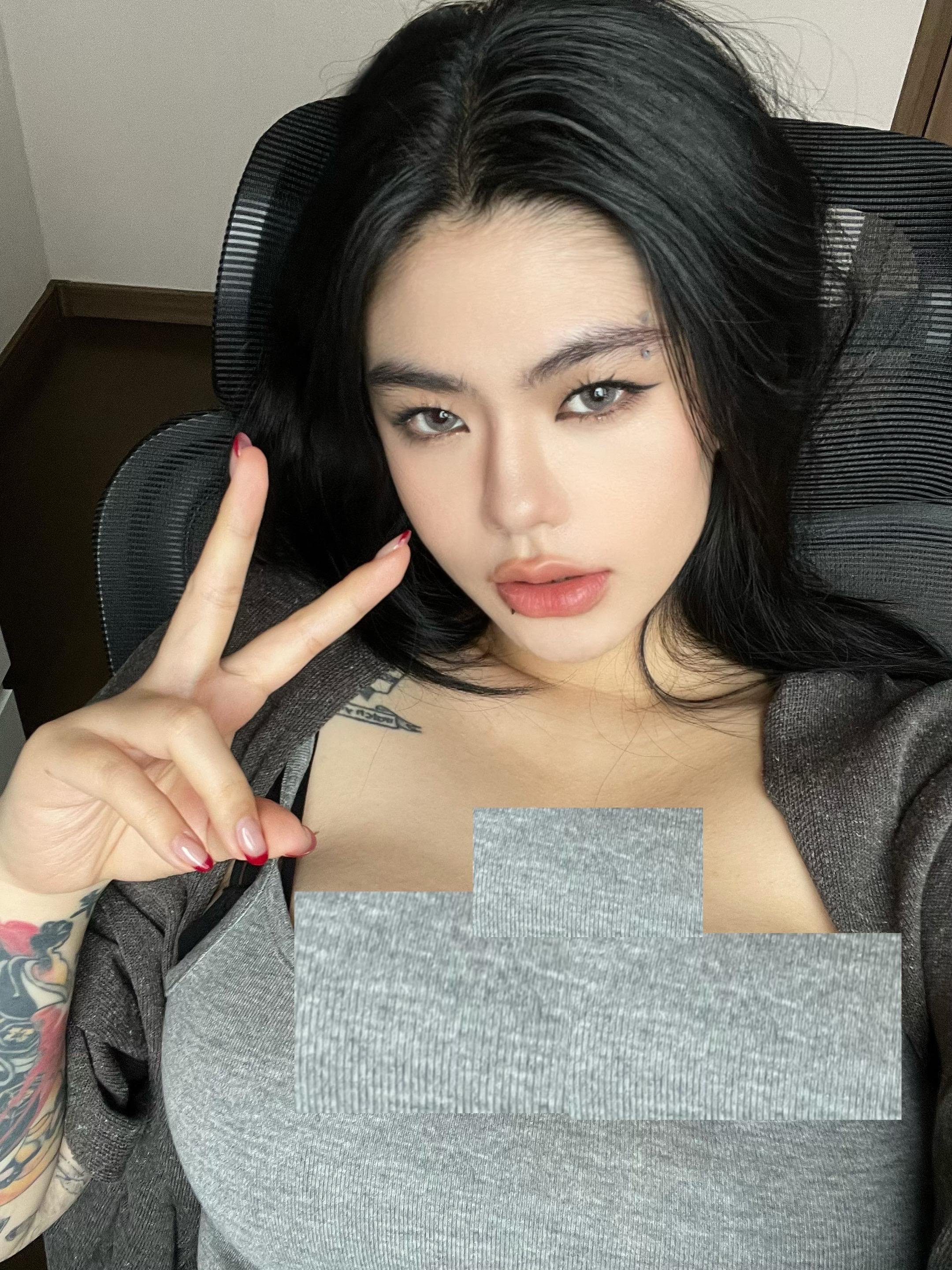 对不起没能及时安慰你 主要是你段子抄的太多了 我不知道哪条是你的原创心情