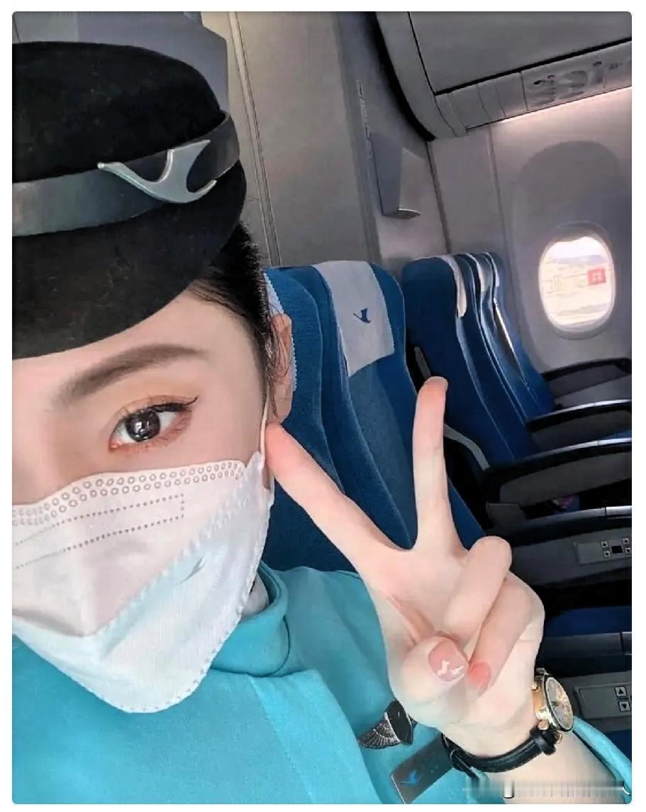 我给大家一个忠告，想报考空乘专业的朋友，可以多了解这份职业背后的辛苦，再做决定。