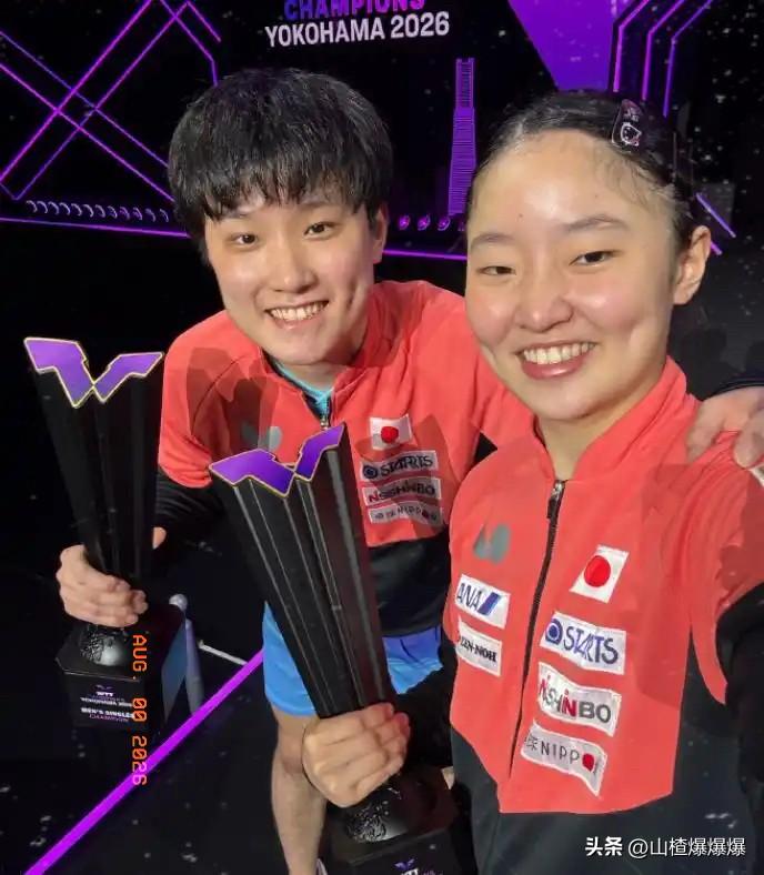 不得不说，
张本宇是一位成功的父亲，
他不仅培养了一对乒乓球儿女，而且这对儿女双