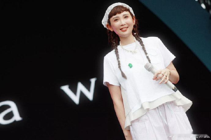 魏如萱称呼王源源哥歌手2026奇妙的双向奔赴，魏如萱称呼王源源哥，从歌曲结缘到彼