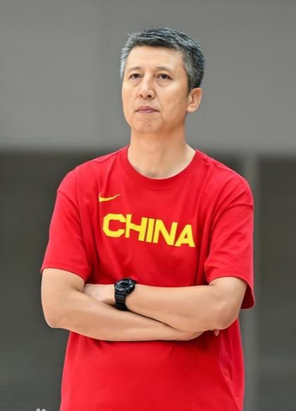 郭士强任这届男篮国家队主教练，非议最多，他在89:87险胜黎巴嫩后的发布会上，恳