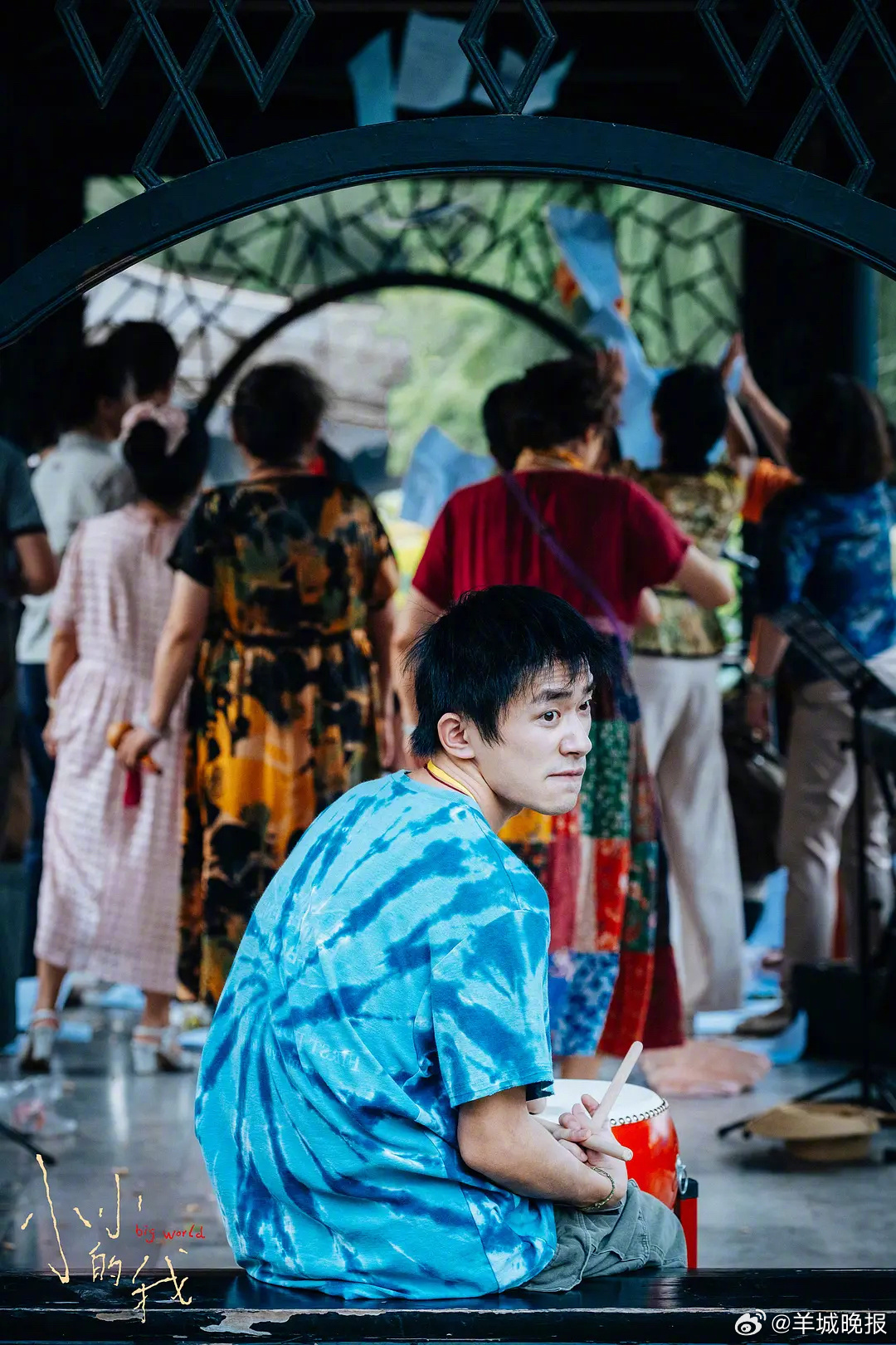 #易烊千玺导协年度男演员# 7月15日，2025中国电影导演之夜，凭借《小小的我