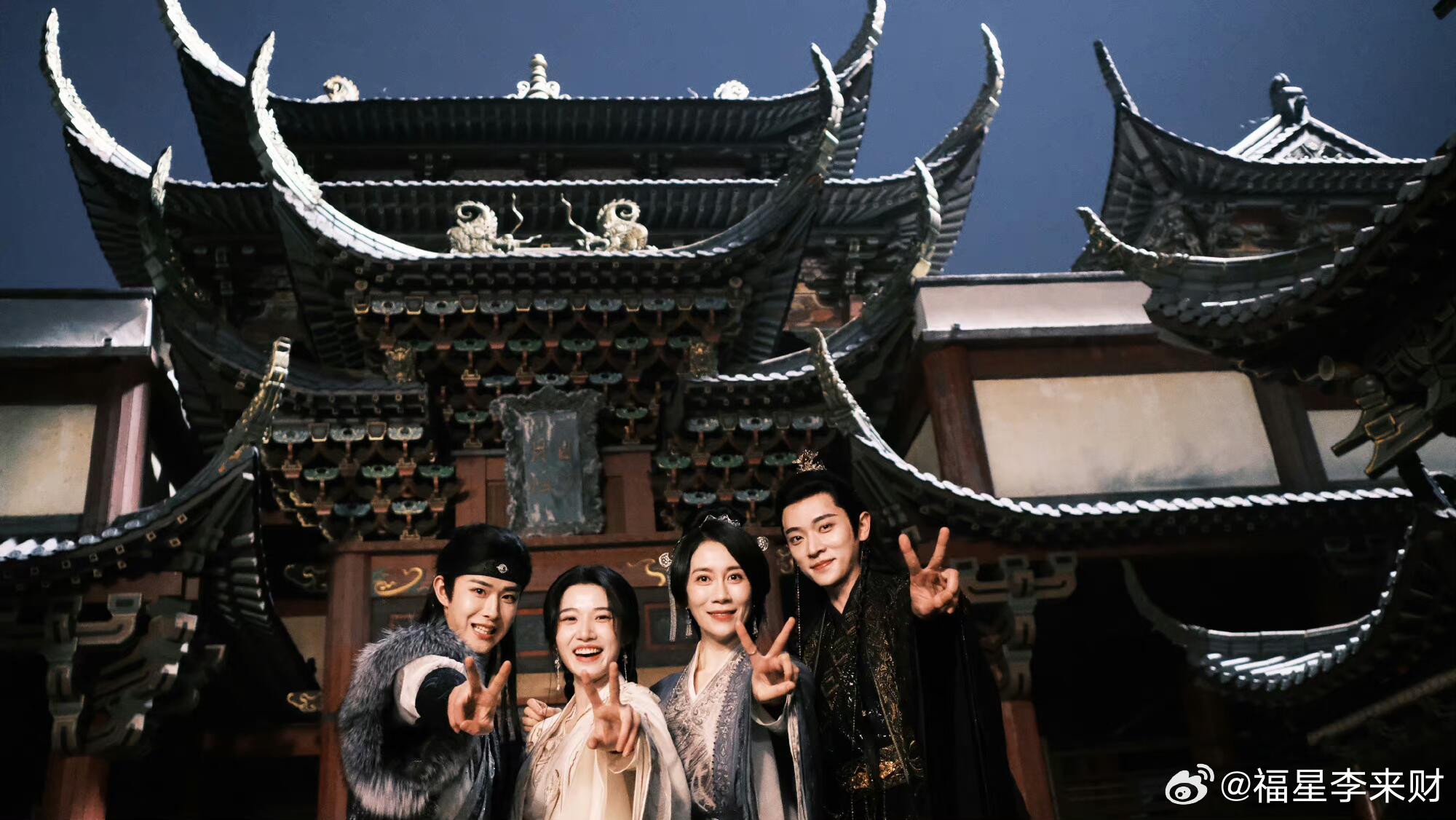 哦田嘉瑞，别人在拍照你和金靖老师在干什么 