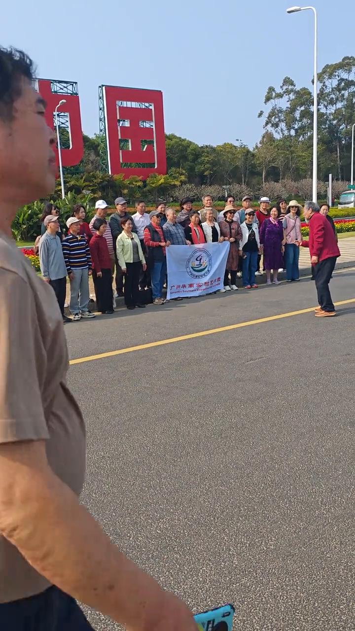 好大的一个家，中国欢迎爱我中国。