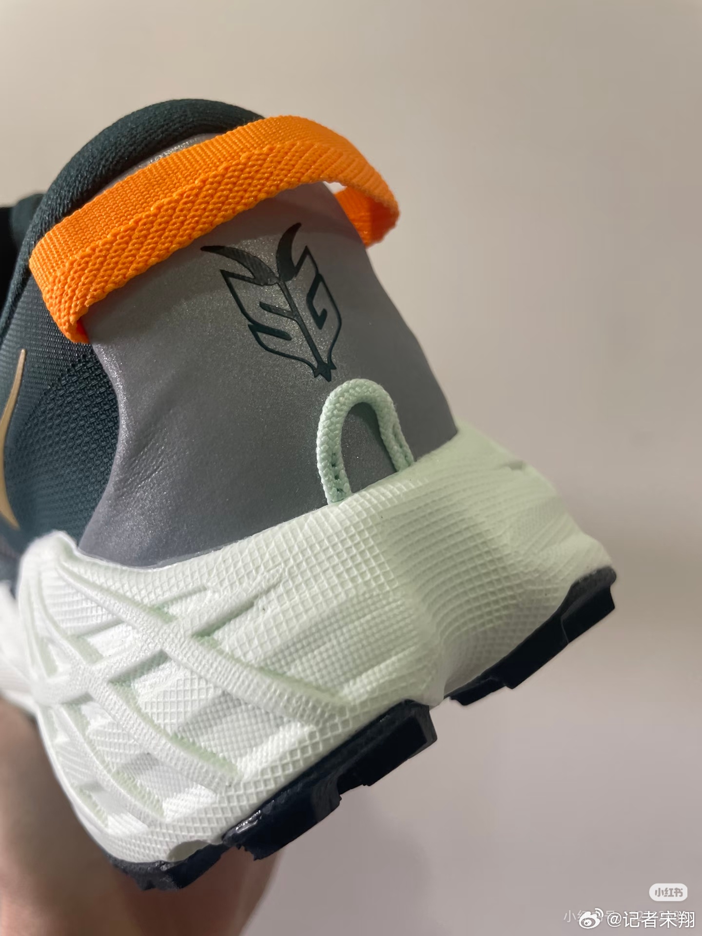 开箱｜HOKA SG 7 去野！现在越来越多的人在周末或是节假日走出城市，奔向山