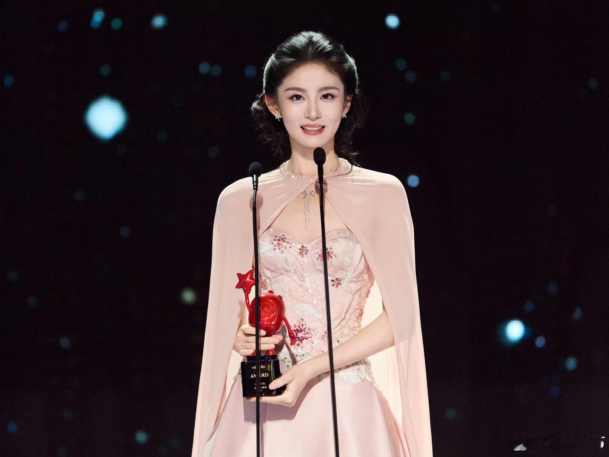 于正说赵晴每天运动超过六小时这是把打戏也算进去了吧 之前脸还是肉嘟嘟的，还挺可爱