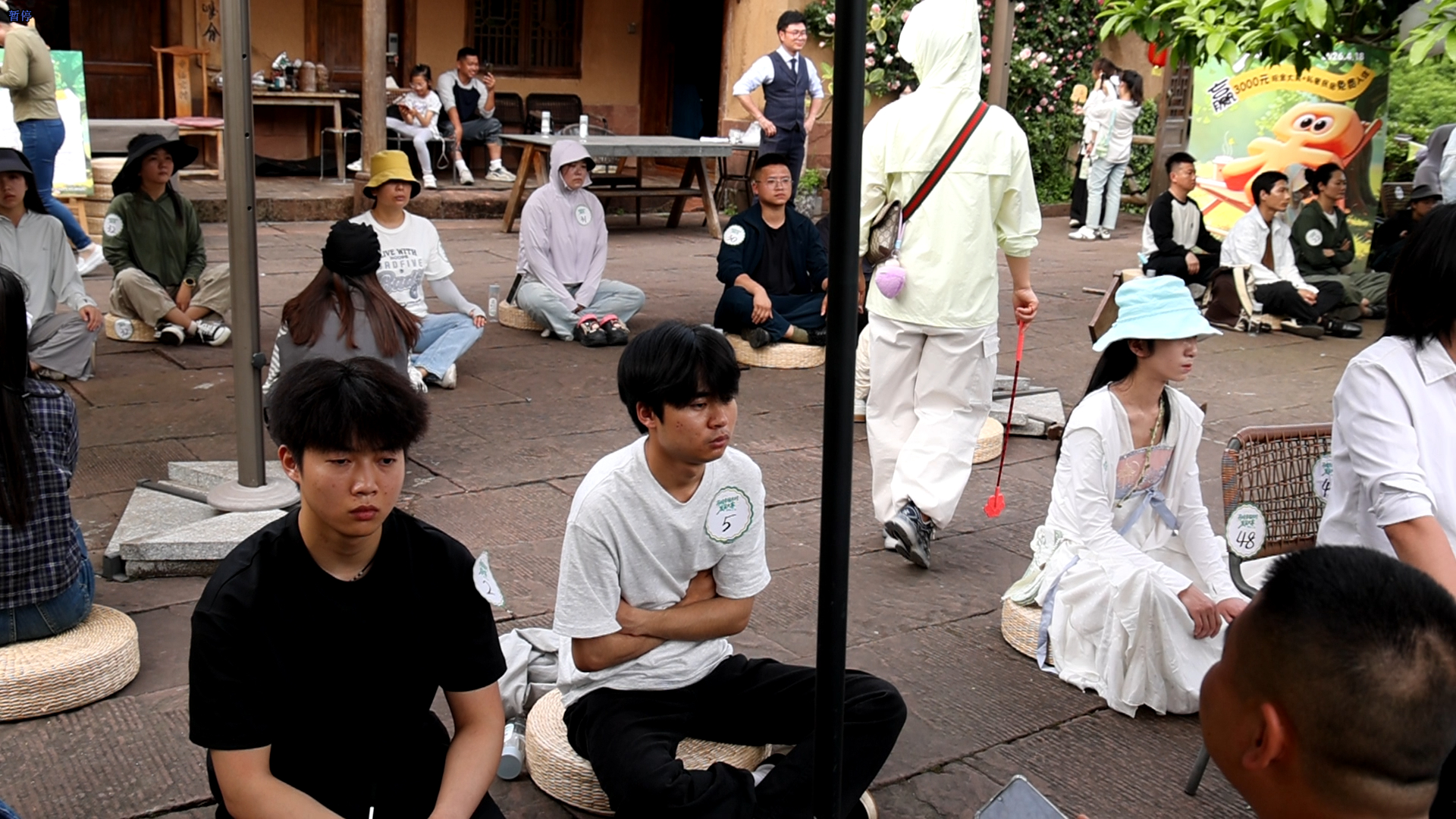 【#24岁女研究生赢发呆比赛冠军#】#赢发呆比赛女子称坚持一件事不容易#4月18