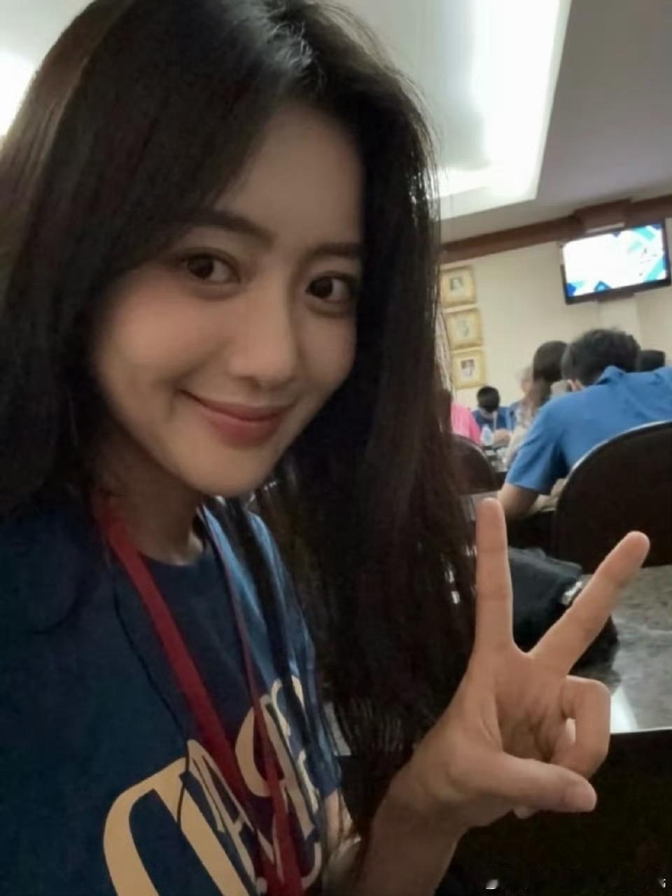 王梓薇瘦了50斤果然瘦还是不能靠不吃饭我真感觉王梓薇减肥前和减肥后没什么变化……