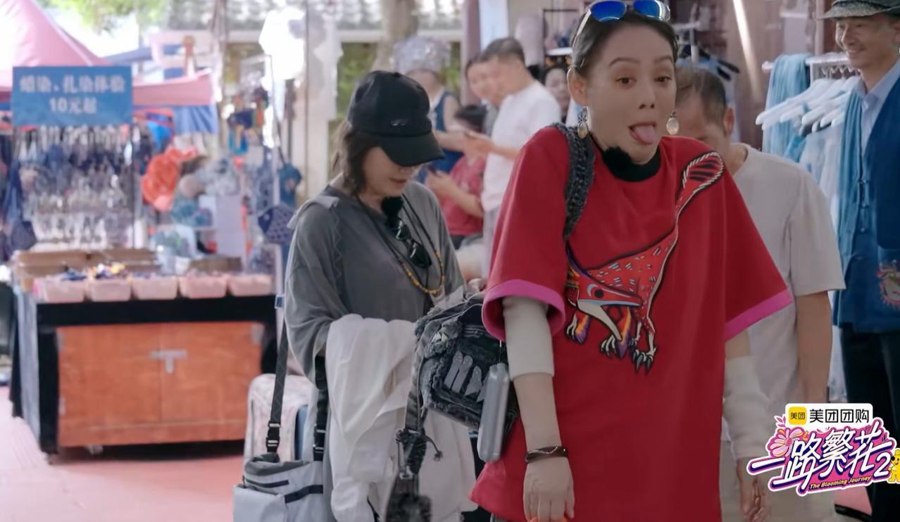 宁静在贵州这样做太“欺负”人，
刘嘉玲不“同流合污”
不接宁静的话。

宁静和刘