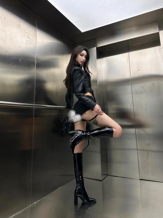 辣妹都给我去学这个姿势！