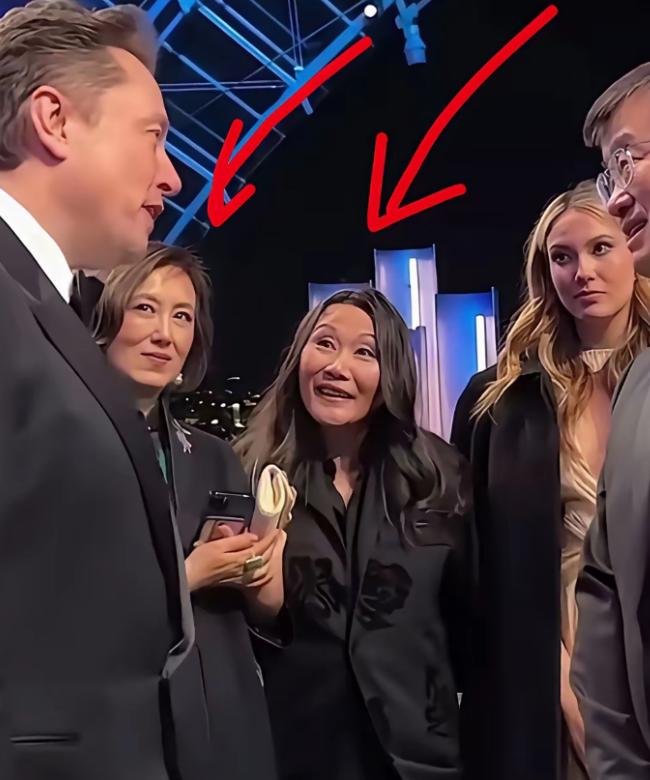 终于明白马斯克为什么能让那么多女人愿意给他生孩子了，在一场活动中，谷爱凌妈妈看马