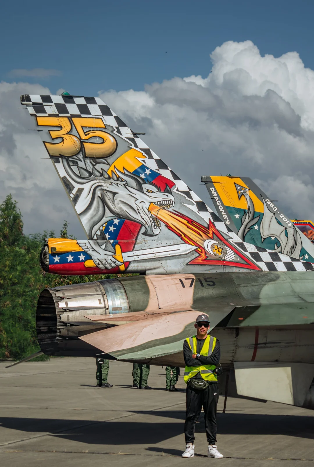 委内瑞拉空军F16垂尾涂装和设计者