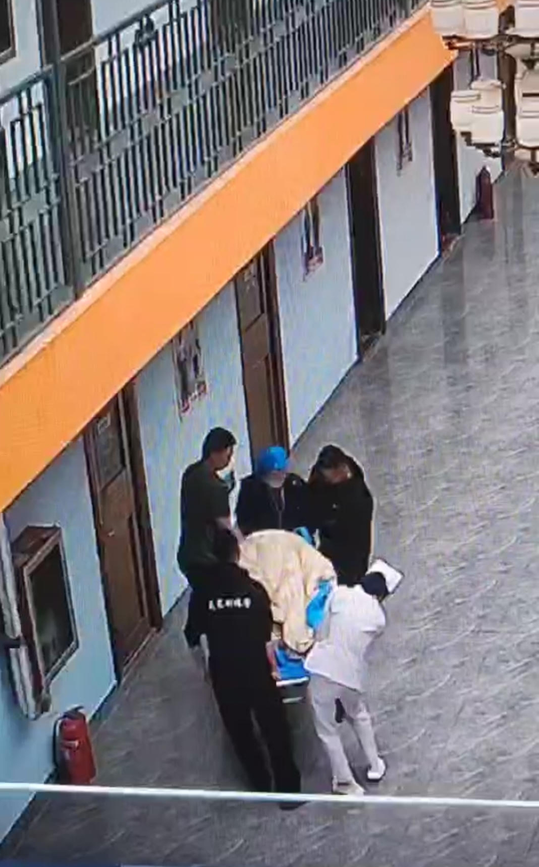 【#训练营监控显示家属称男子有基础病#】#家属否认身亡男子系订婚前减肥#4月20