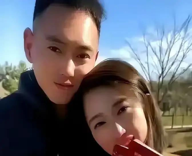 吉林一位守寡女人被婆婆当场提亲，对象竟是她的小叔子。

那天饭桌上，屋里静得能听