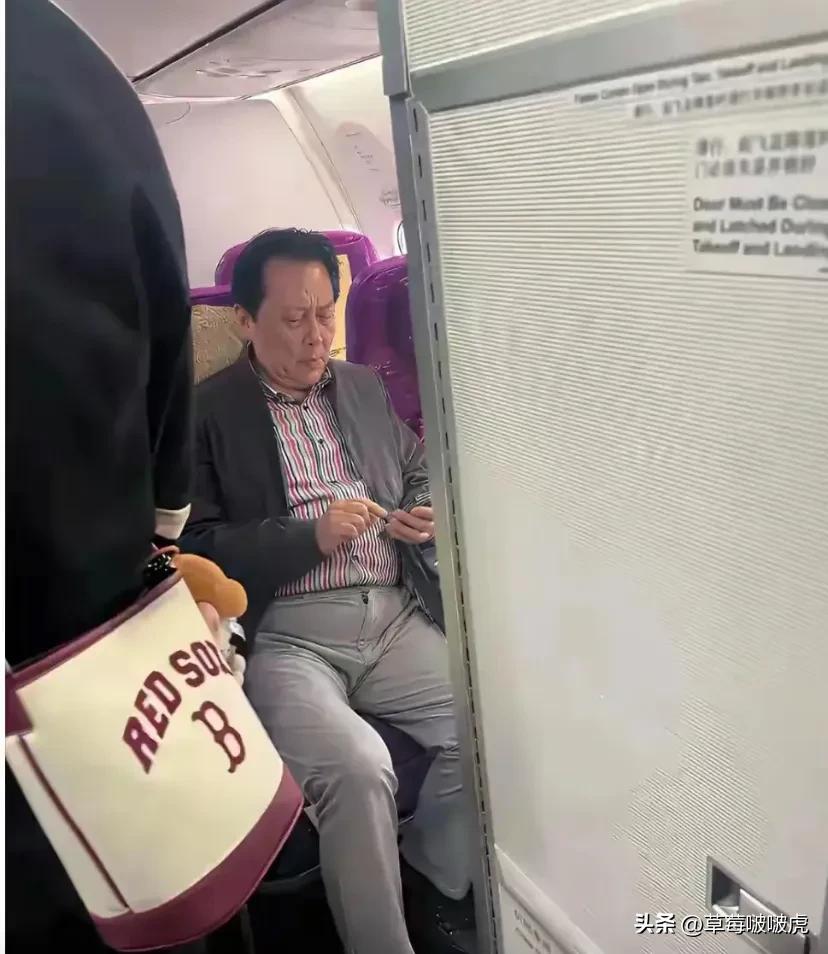 不得不说，不认识他的人，估计还会以为是一个普通大叔吧？[捂脸][捂脸]
