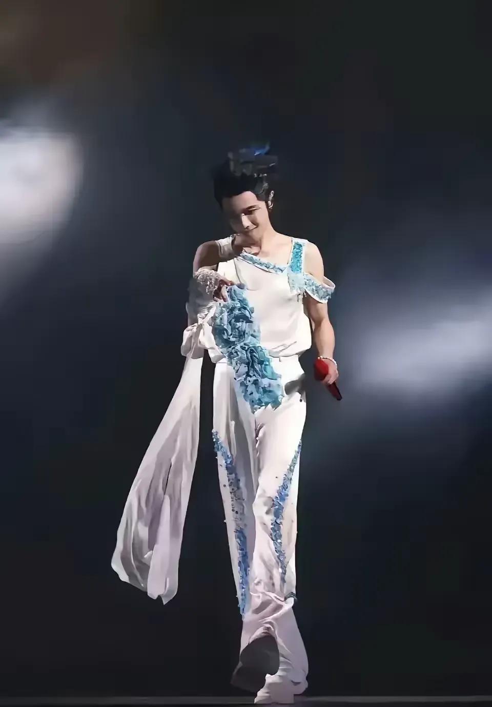   #社会百态# 我们确实不应该让美西方blgt等腐朽的东西在中国泛滥，他们是为