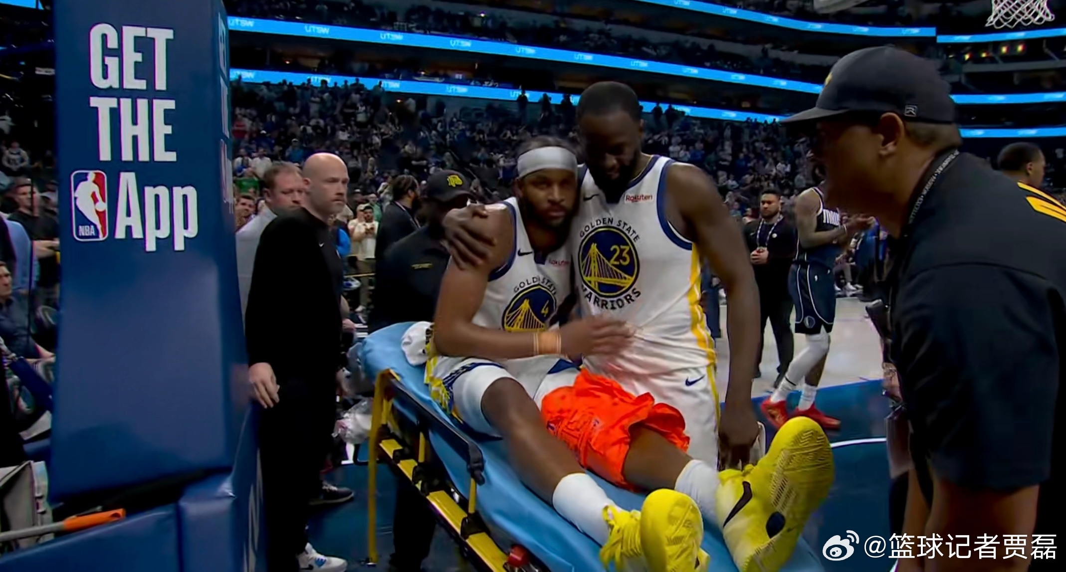 穆迪这下伤得有点严重，膝盖骨有明显变形了，这可能是会影响职业生涯的伤病，祈祷没事