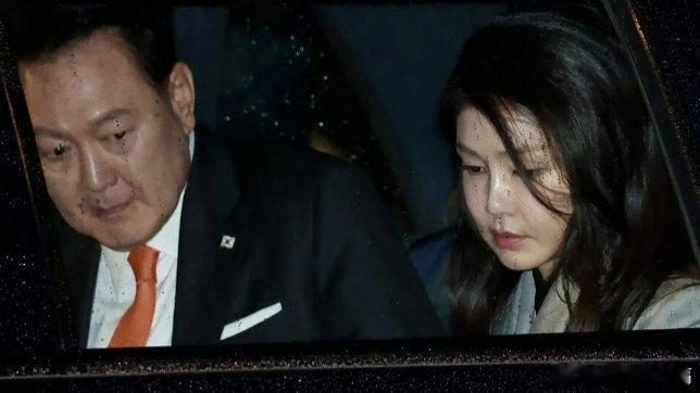 凤凰新闻【尹锡悦宣布戒严当晚，金建希与其激烈争吵：因为你全搞砸了！】12月15日