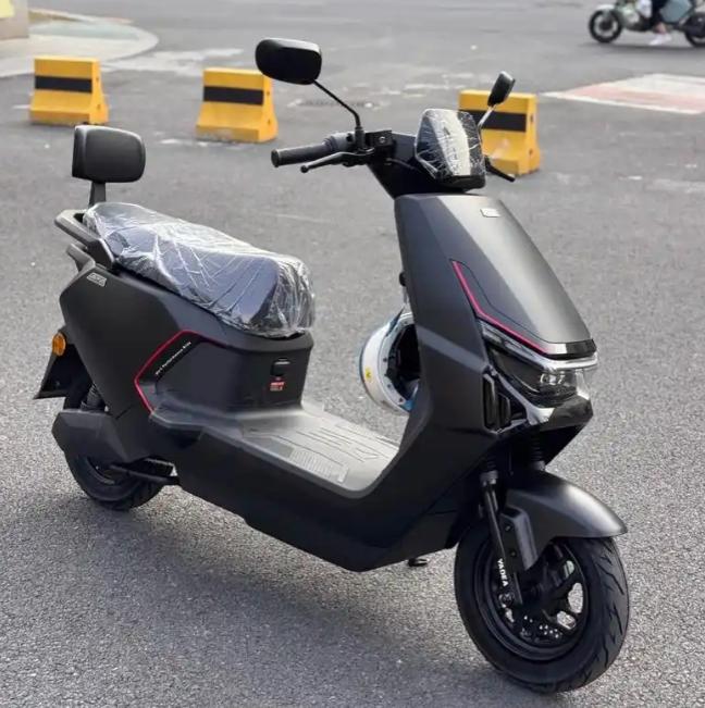 城市通勤电摩推荐｜3款闭眼冲不踩坑！月薪5k也能轻松拿捏

打工人城市通勤选电摩