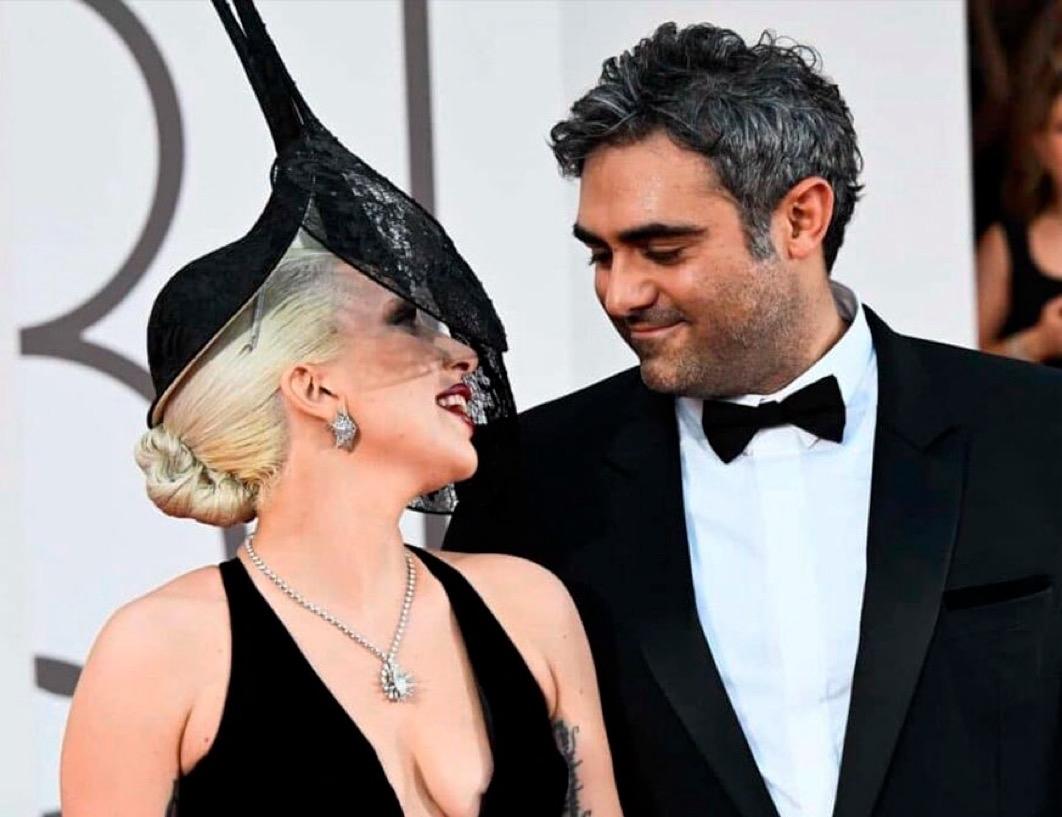 Lady Gaga在火星哥Bruno Mars主持的iHeartRadio“浪漫