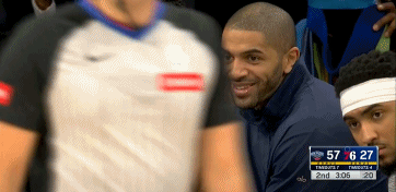 NBA赛场镜头：鹈鹕半场领先了76人32分，应该说第一节就把比赛打花了！
  在