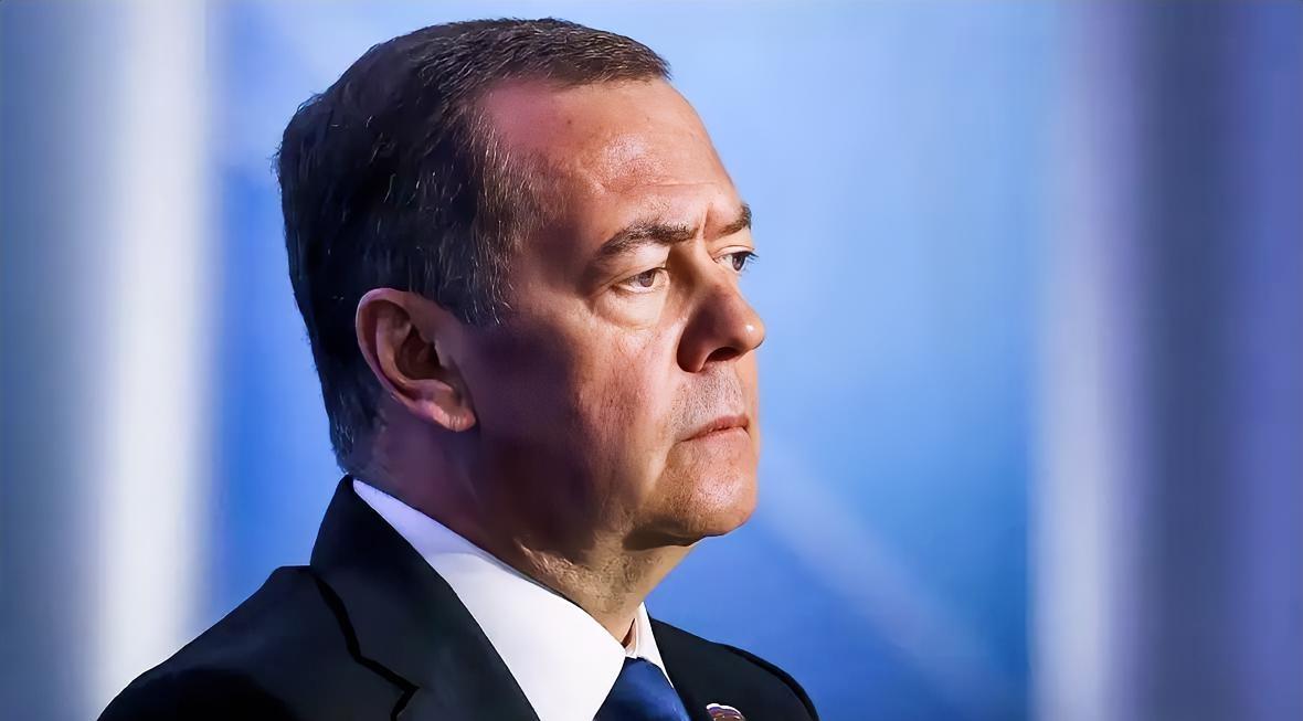 梅德韦杰夫：格陵兰或可加入俄罗斯，建议特朗普抓紧行动！
来源于X原推特
罗鸿：梅