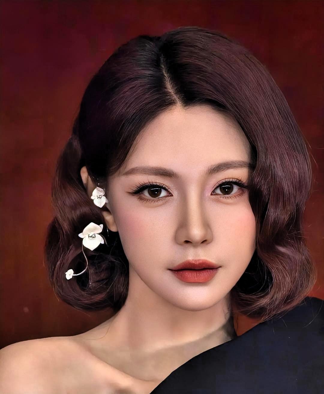 “脸越打越薄”成了沈梦辰的审美招牌。她把医美后遗症，包装成了个人特色。

4月1