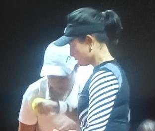 绝境逆袭掀翻种子！蒋欣玗/徐一璠上演三盘逆转，挺进温网女双八强！
       