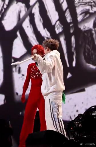 #周震南搞错生日受益者是capper# 哈哈，周震南和 capper 的这一插曲
